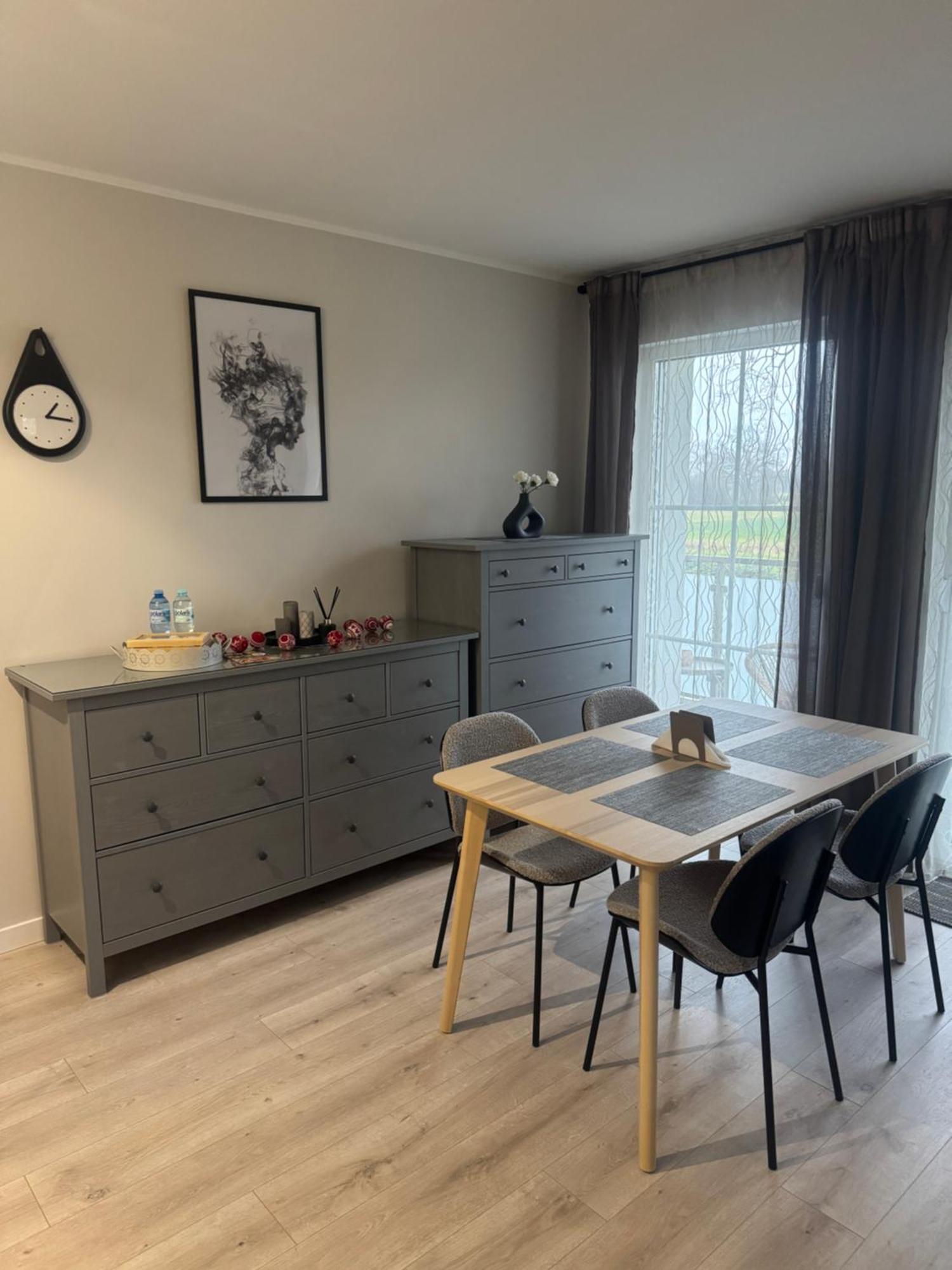 Apartment 9 *